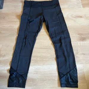 Lulu leggings size 6. Some piling.